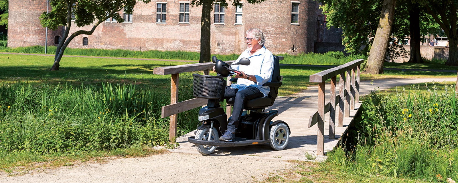 scootmobiel met drie wielen